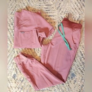 Figs Mauve Catarina top and Zamora joggers